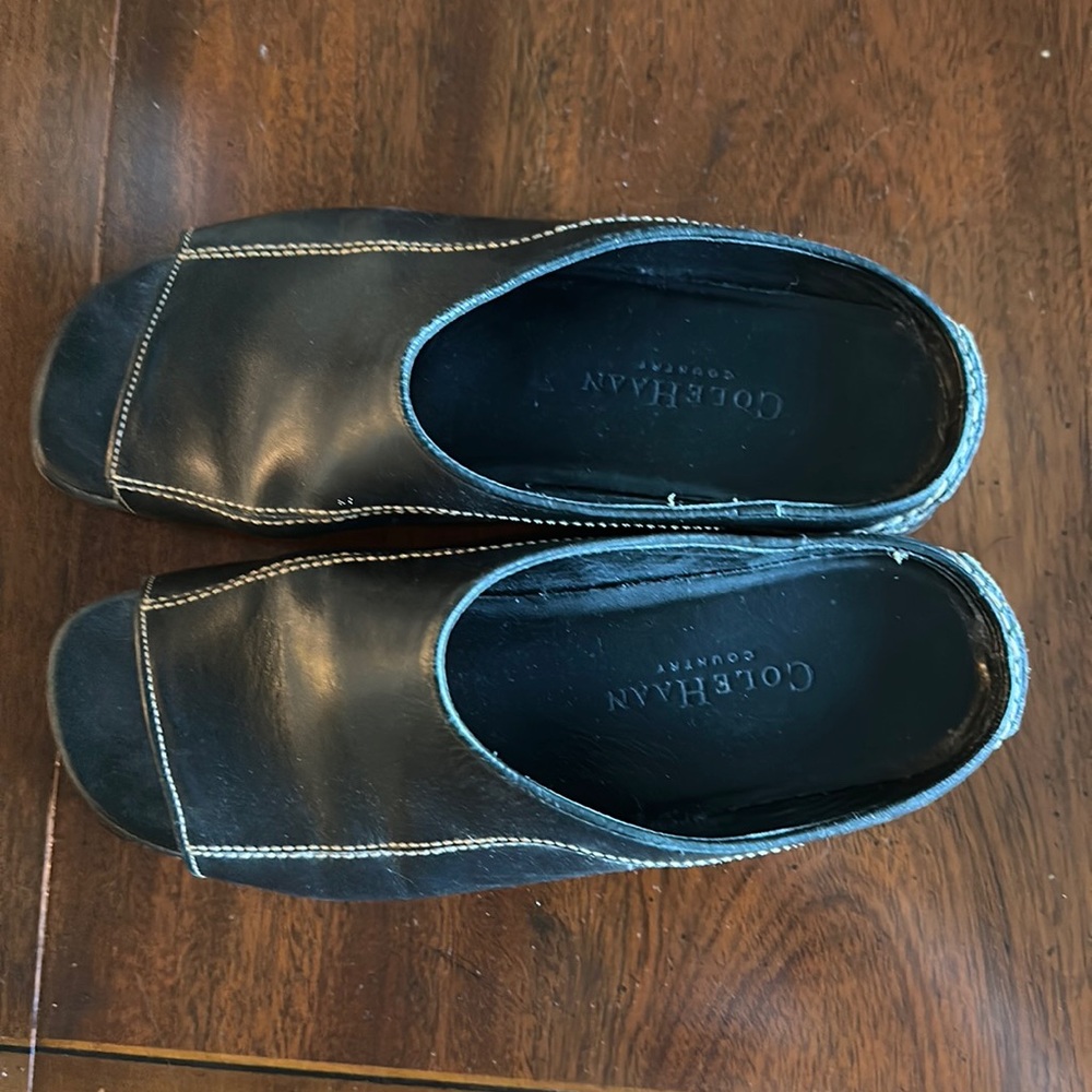 Cole Haan women’s black leather with white stitching open toe slide size 6.5 B